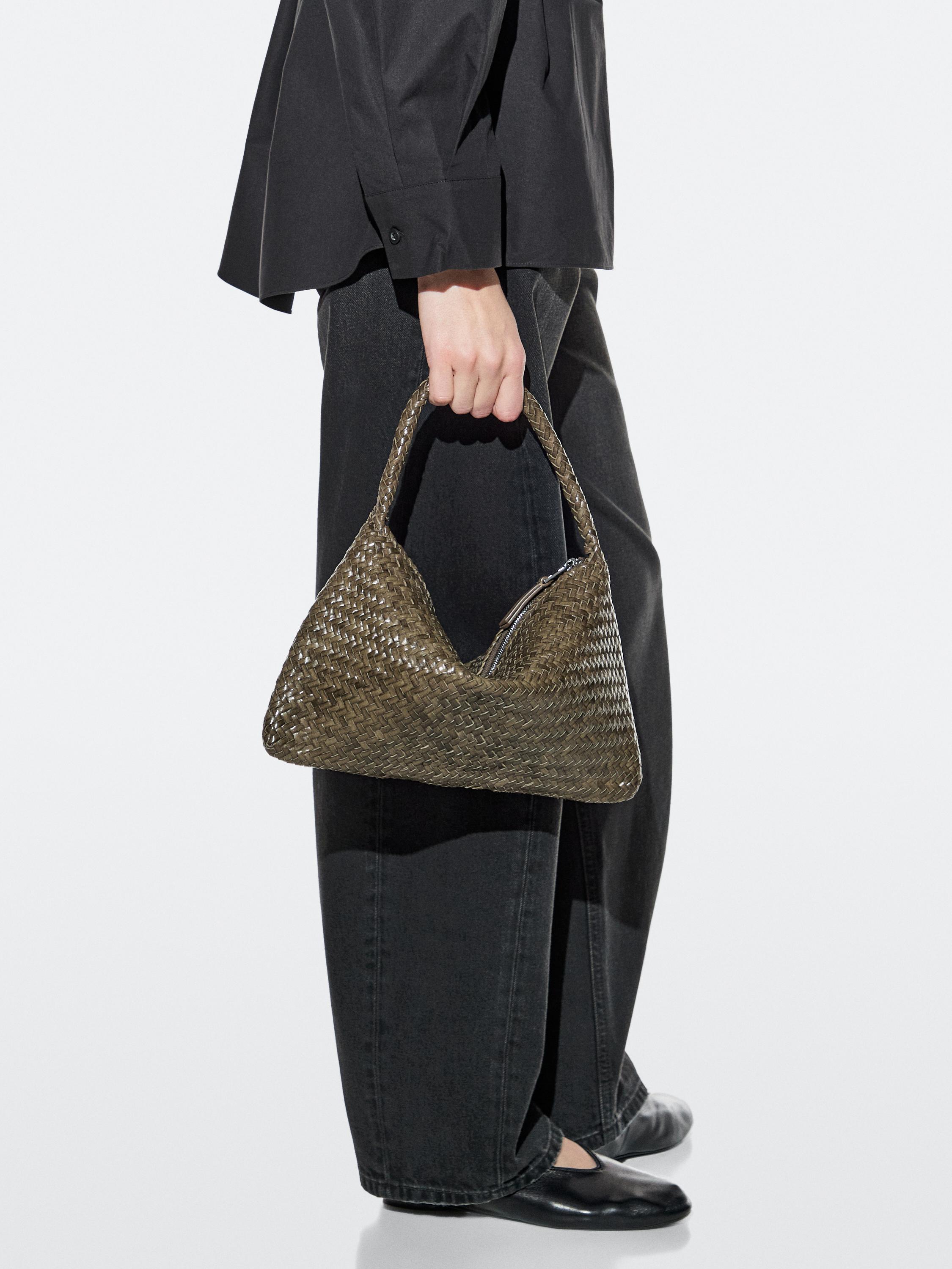 Petit sac porté épaule en cuir tressé